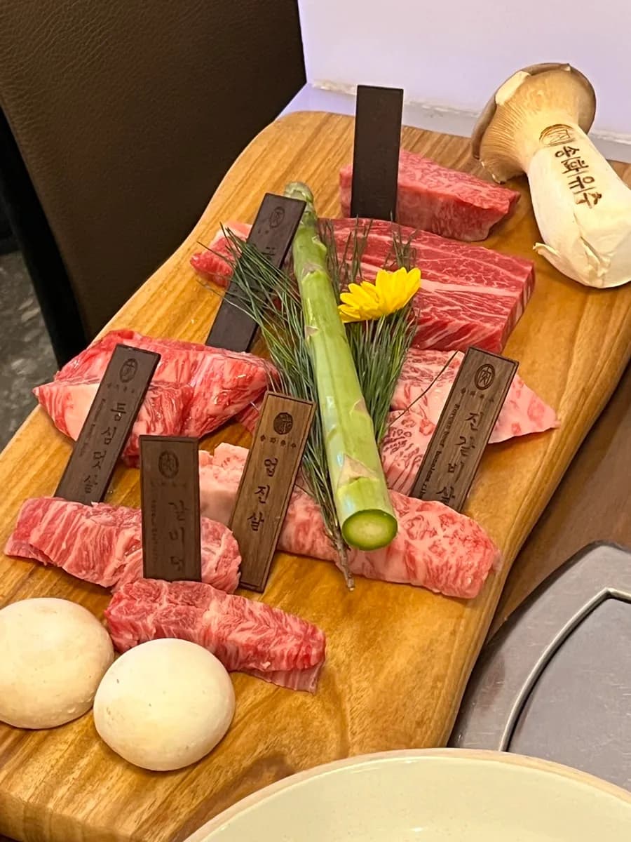 新論峴駅近くの江南にあるSonghwa Yusuの韓牛オマカセ