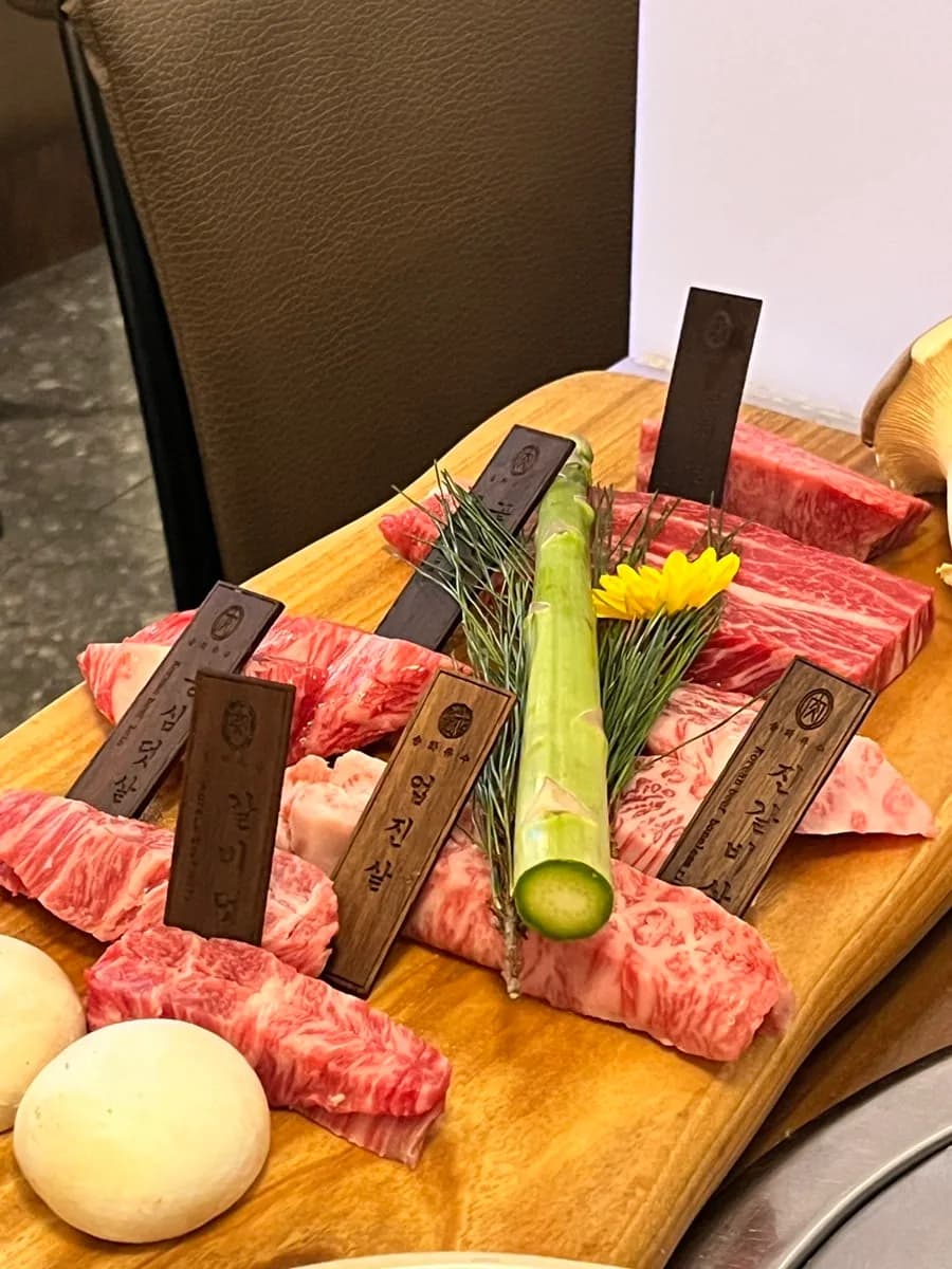 新論峴駅近くの江南にあるSonghwa Yusuの韓牛オマカセ