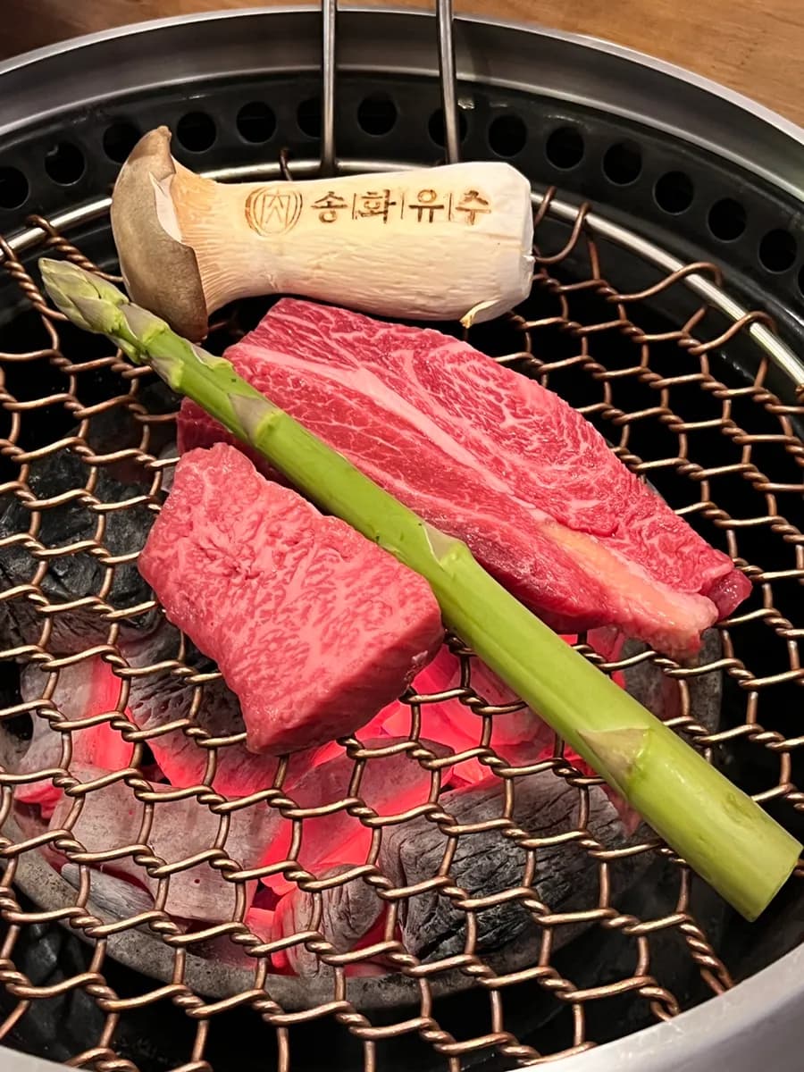 新論峴駅近くの江南にあるSonghwa Yusuの韓牛オマカセ