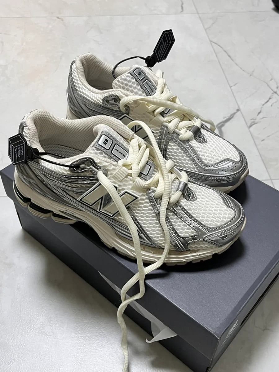 New Balance 1906R Silver Metallic Sea Salt M1906REE sneaker review