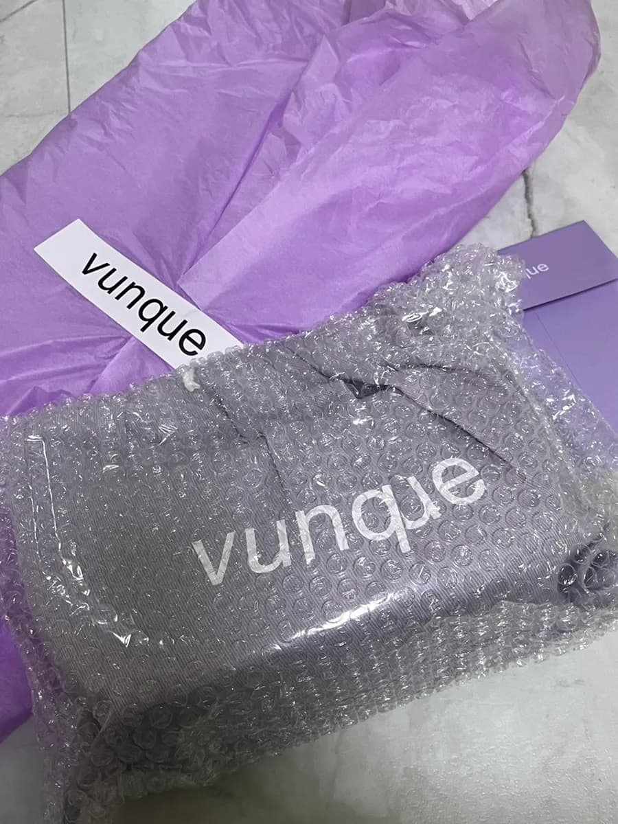 صور حمل ومراجعة Vunque Halfmoon Coconut Mini Tote