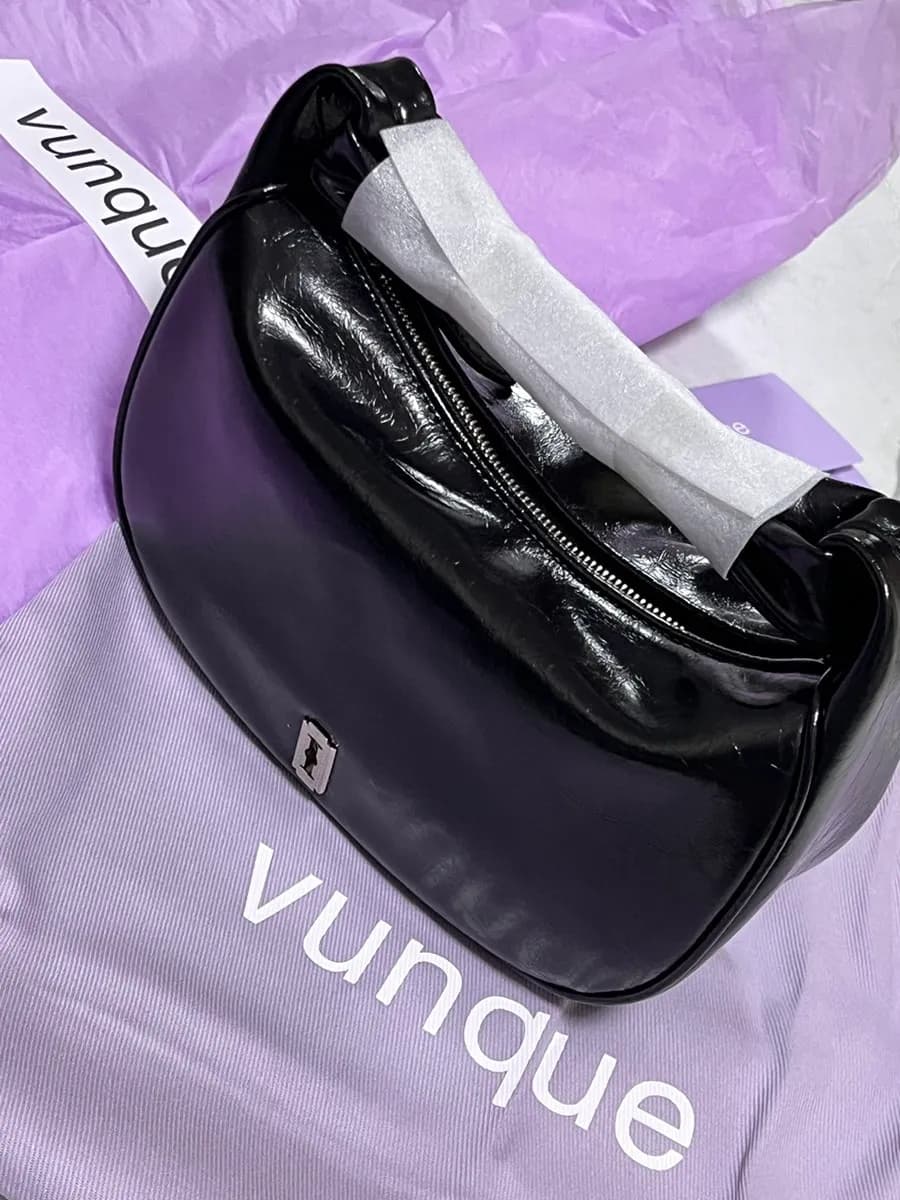 صور حمل ومراجعة Vunque Halfmoon Coconut Mini Tote