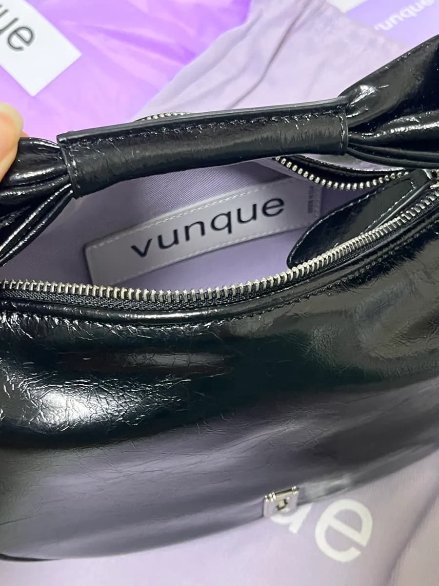 صور حمل ومراجعة Vunque Halfmoon Coconut Mini Tote
