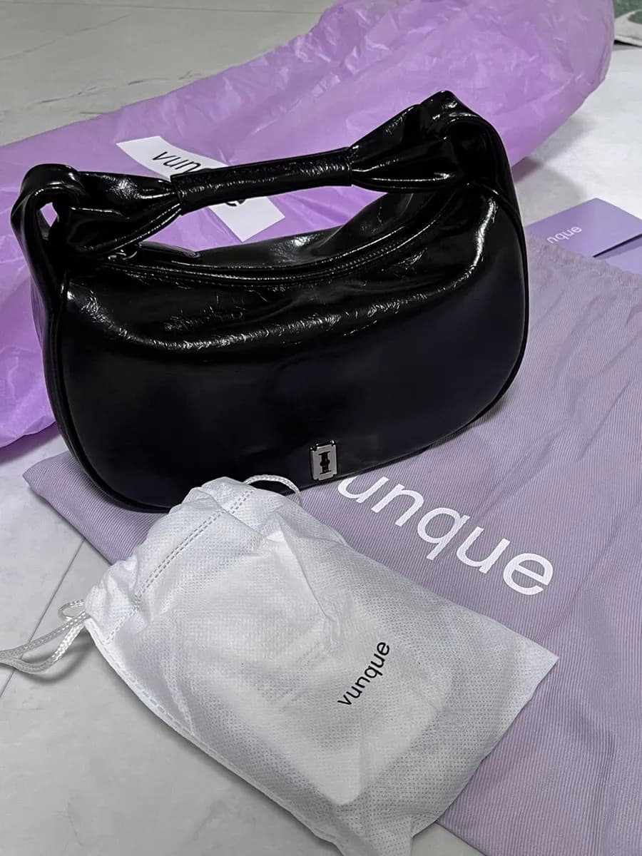 صور حمل ومراجعة Vunque Halfmoon Coconut Mini Tote