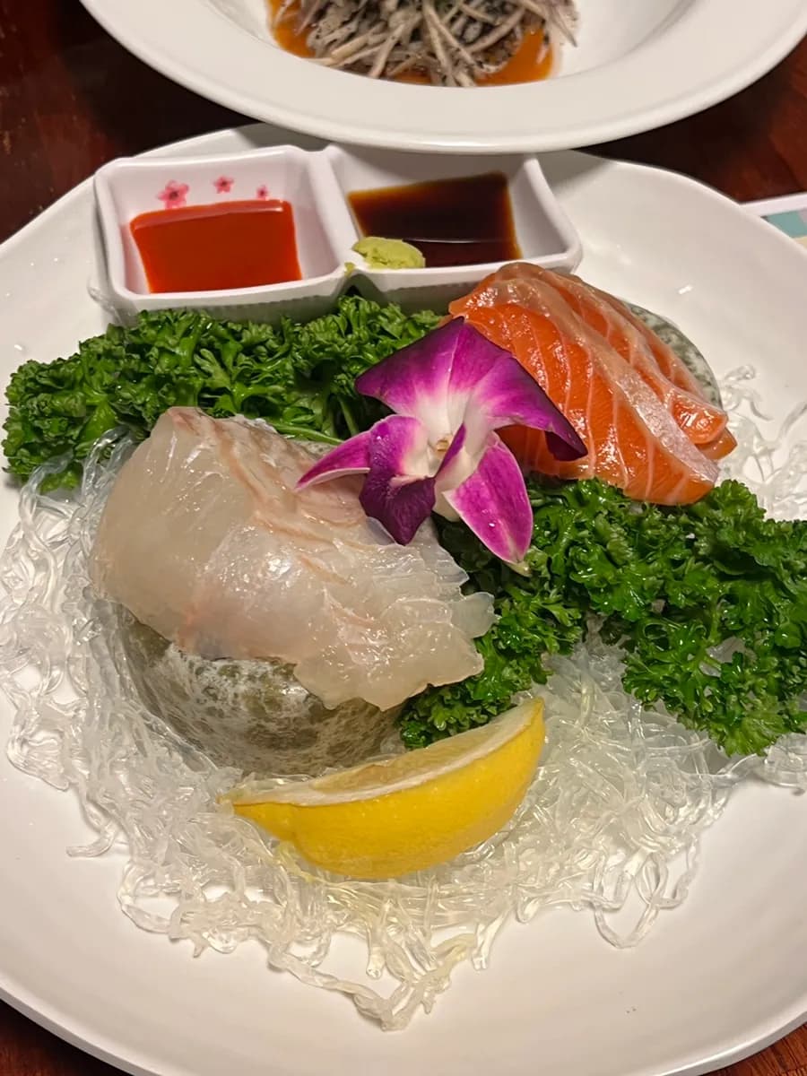 Repas coréen chez Hansongjeong à Pyeongchon, avec salle intérieure et plats pour un repas en famille