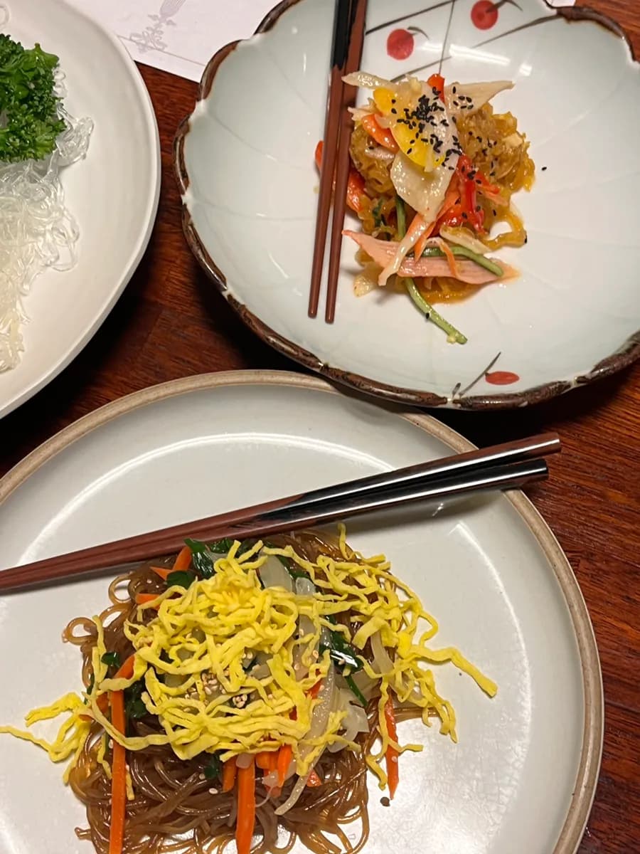 Repas coréen chez Hansongjeong à Pyeongchon, avec salle intérieure et plats pour un repas en famille