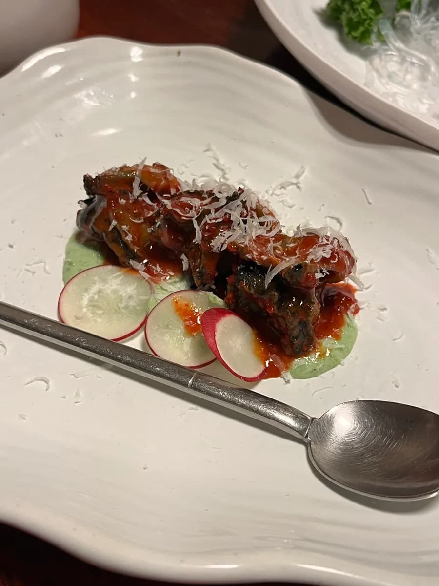 Repas coréen chez Hansongjeong à Pyeongchon, avec salle intérieure et plats pour un repas en famille