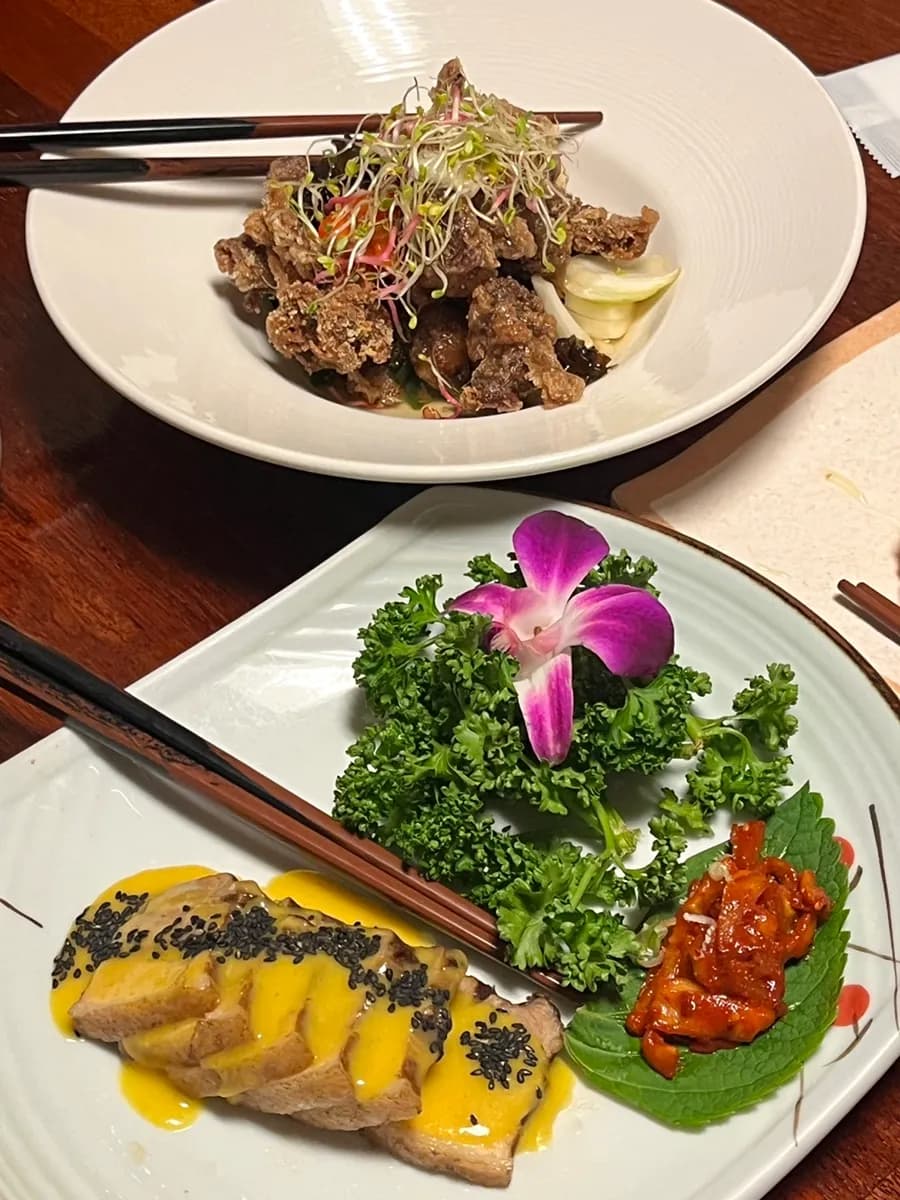 Repas coréen chez Hansongjeong à Pyeongchon, avec salle intérieure et plats pour un repas en famille