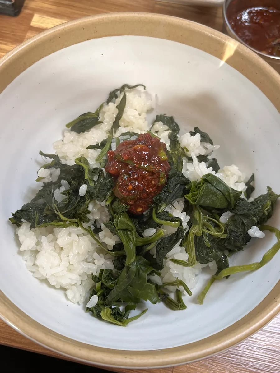 Gondre stone pot rice served with sauce