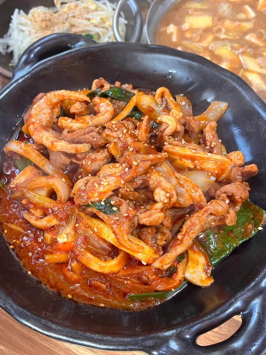 Gondre rice and duck bulgogi with ssam vegetables