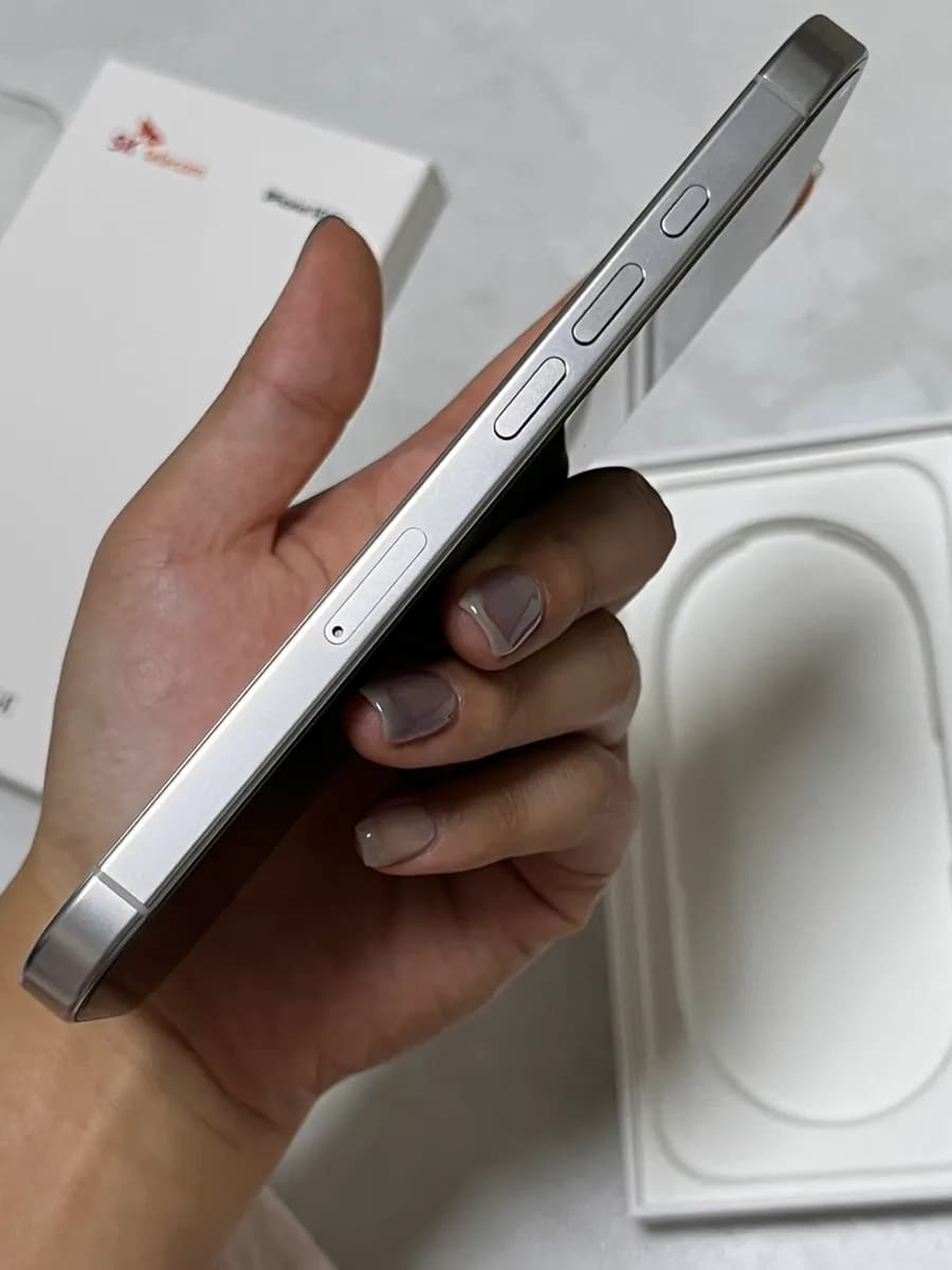 Lateral del iPhone 16 Pro y zona del Action Button