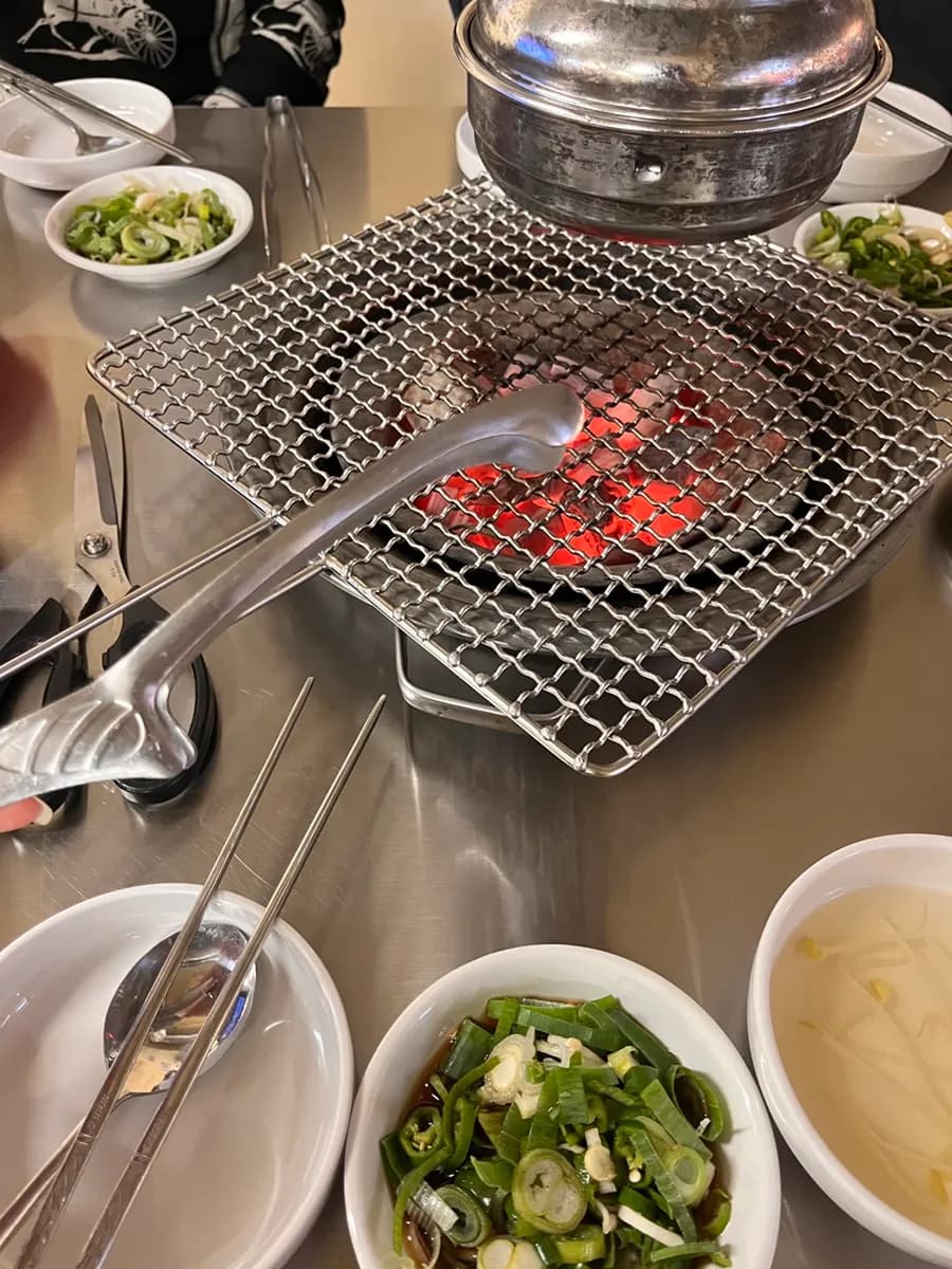 Lauk, ssam, dan sayuran pendamping untuk daging sapi