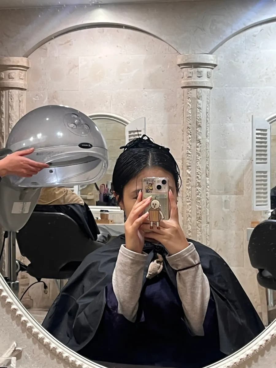 Keratin protein step in the hair clinic treatment