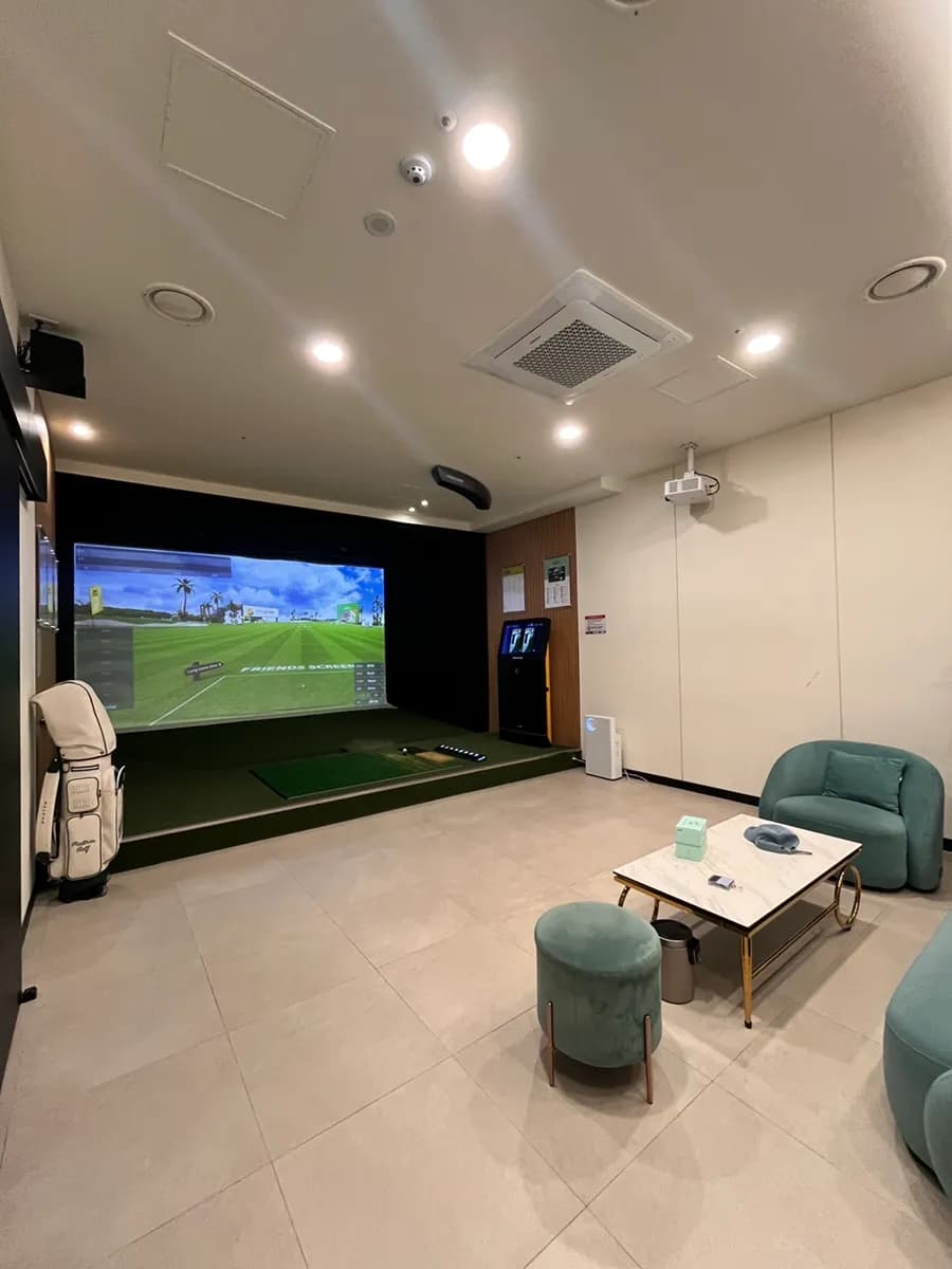 Connected room door for group screen golf