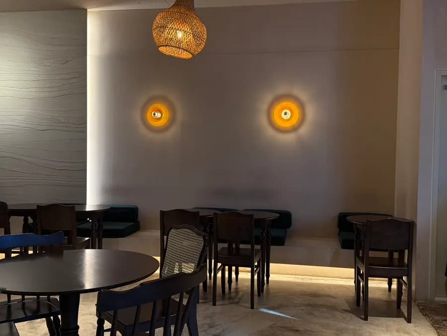 Sanbon 的 Cafe Nokdeon,圣诞装饰与招牌拿铁