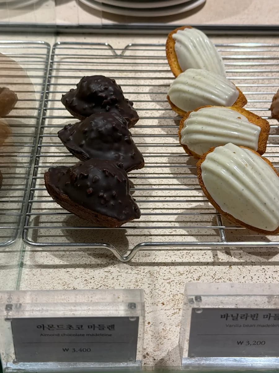 Sanbon 的 Cafe Nokdeon,圣诞装饰与招牌拿铁