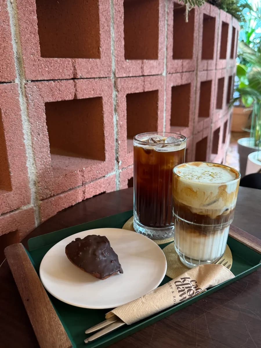 Sanbon 的 Cafe Nokdeon,圣诞装饰与招牌拿铁