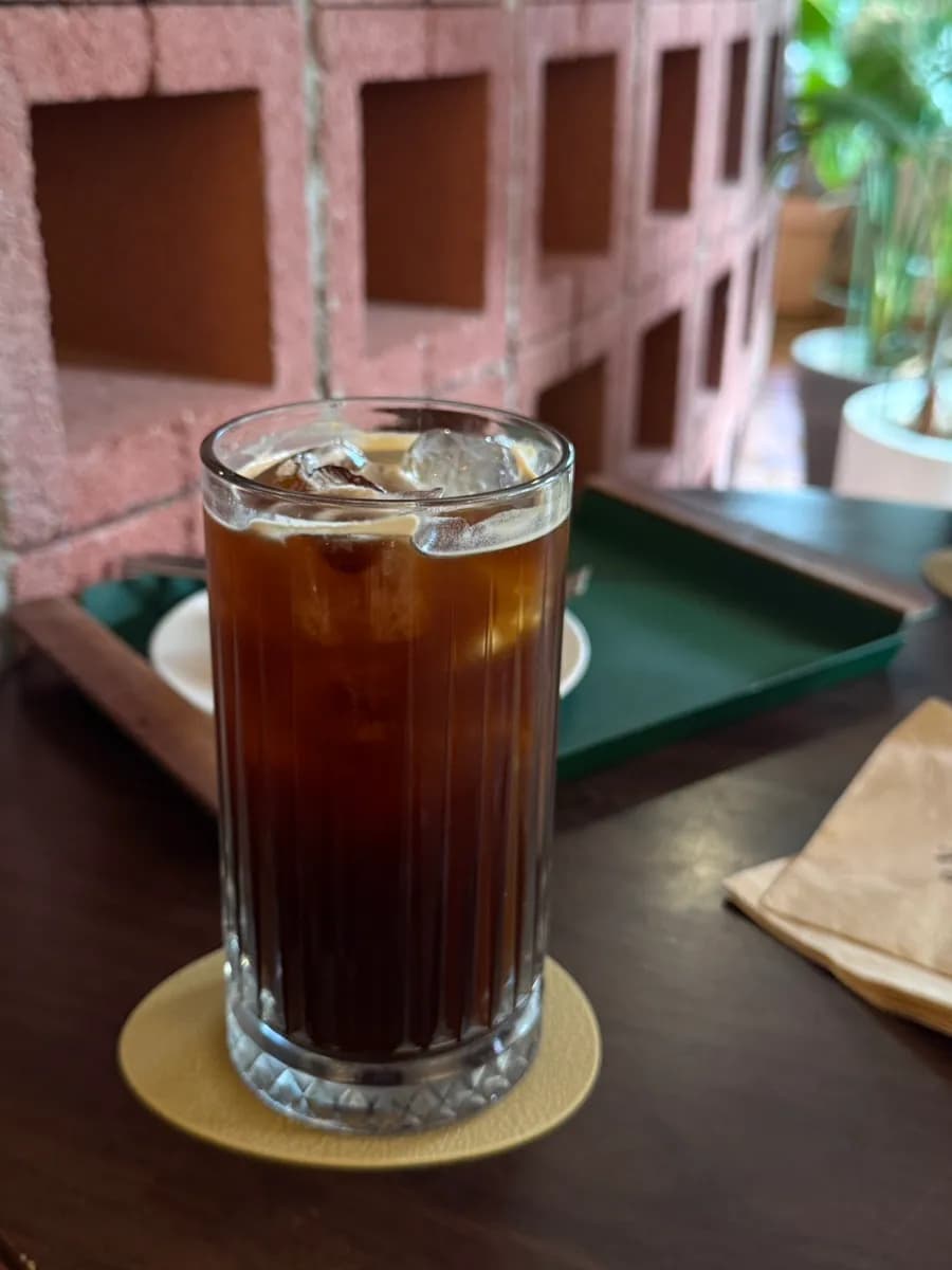 Sanbon 的 Cafe Nokdeon,圣诞装饰与招牌拿铁
