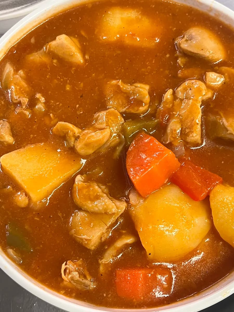 Plateau-repas OB-GYN avec riz au mapo tofu, maquereau teriyaki, poulet braisé à la rose et accompagnements