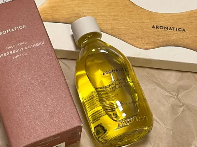 Aceite corporal Aromatica Juniper Berry and Ginger con gua sha delfín