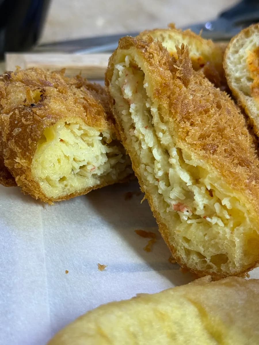 Croquettes artisanales et donuts torsadés de Simbongsadoroke à Bakdal-dong