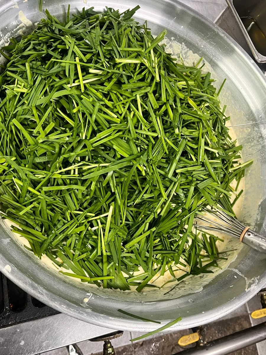 韓國醫院食堂的部隊鍋餐盤與配菜