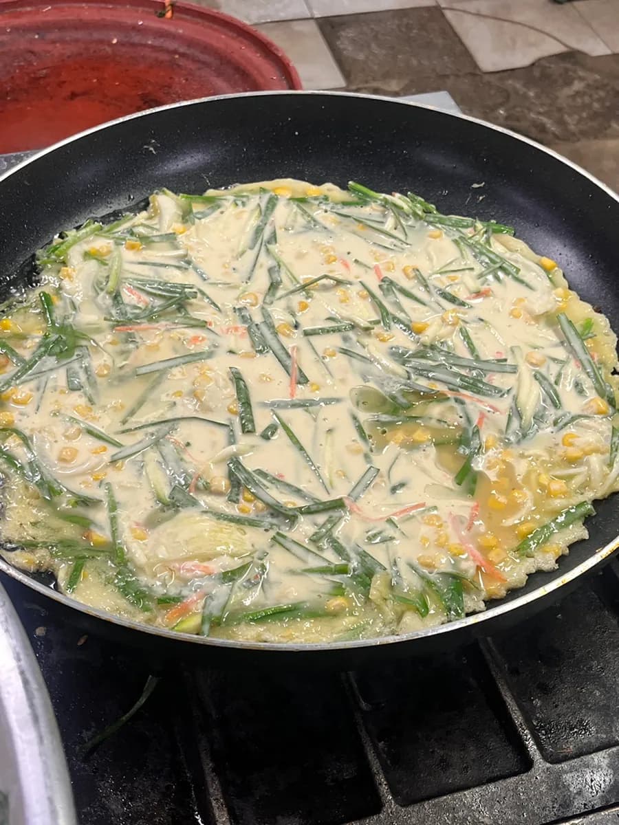 韓國醫院食堂的部隊鍋餐盤與配菜