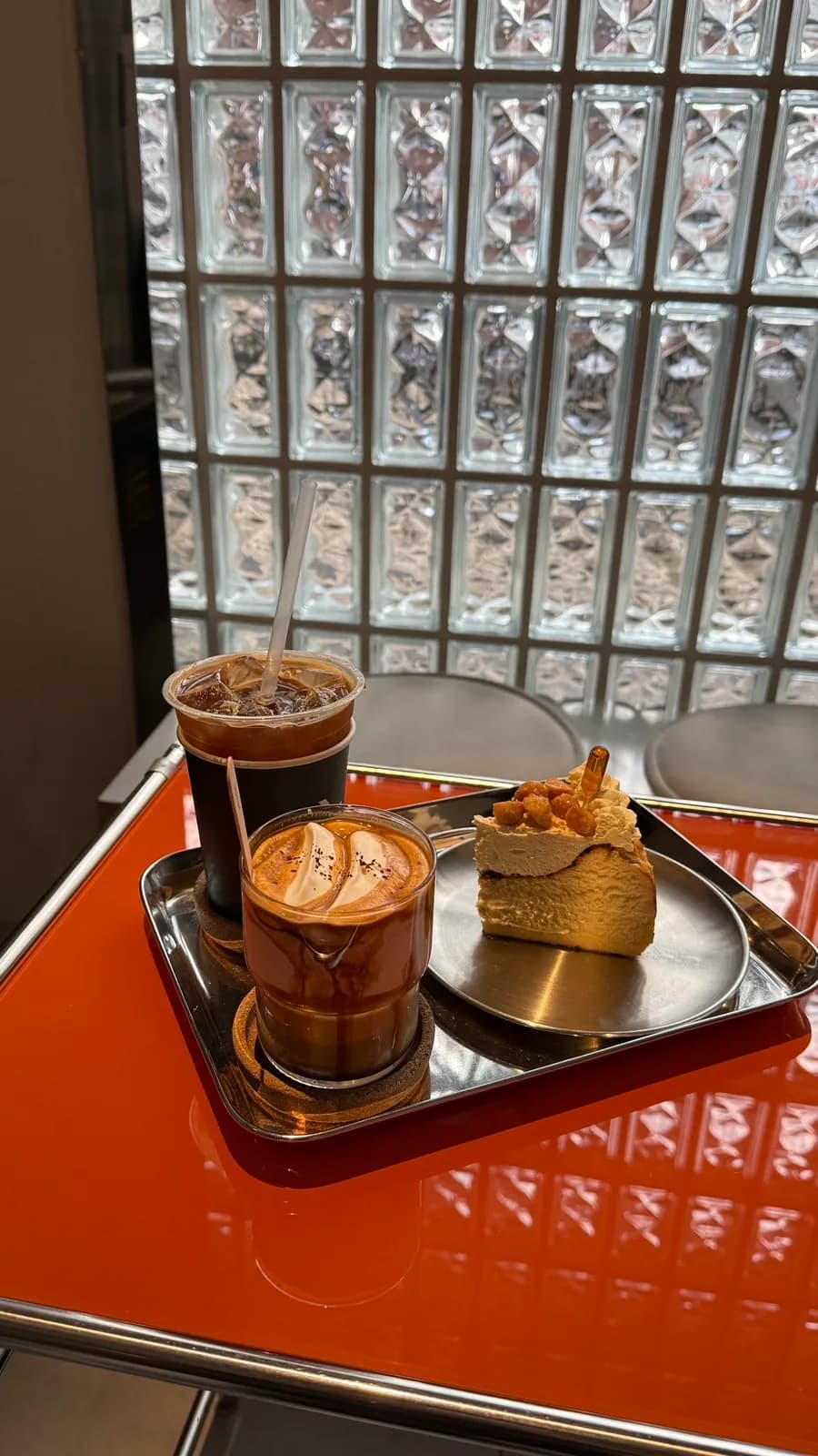 Helmut Coffee Roasters large cafe review near Sadang Station photo 1