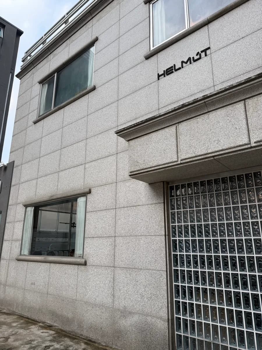 Helmut Coffee Roasters large cafe review near Sadang Station photo 2