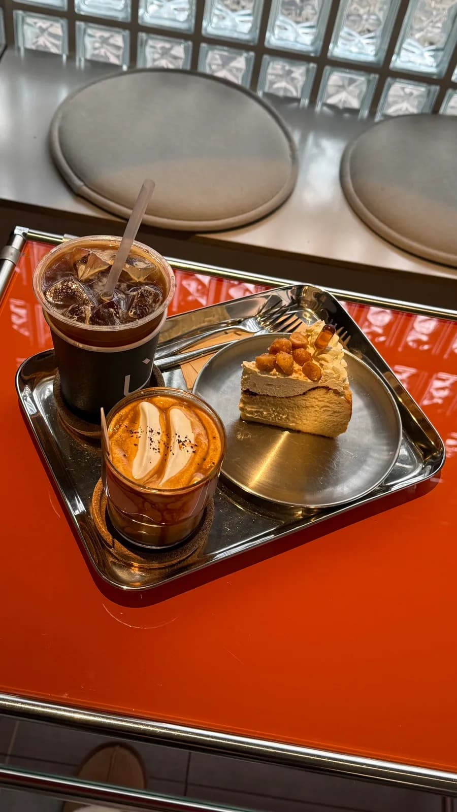 Helmut Coffee Roasters large cafe review near Sadang Station photo 8