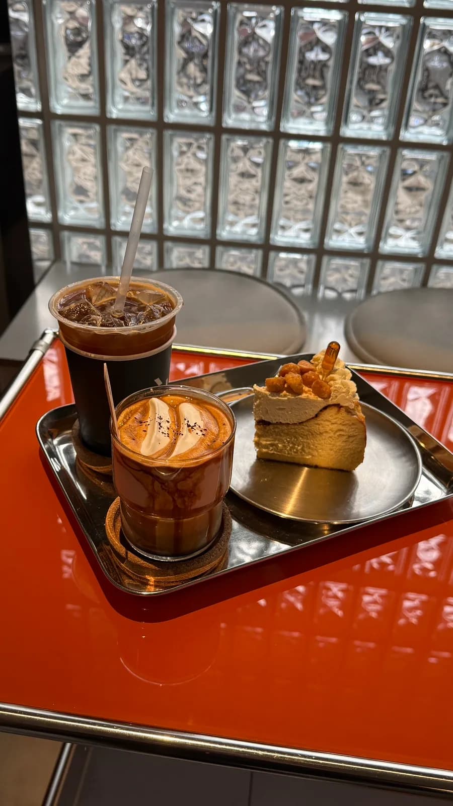 Helmut Coffee Roasters large cafe review near Sadang Station photo 9