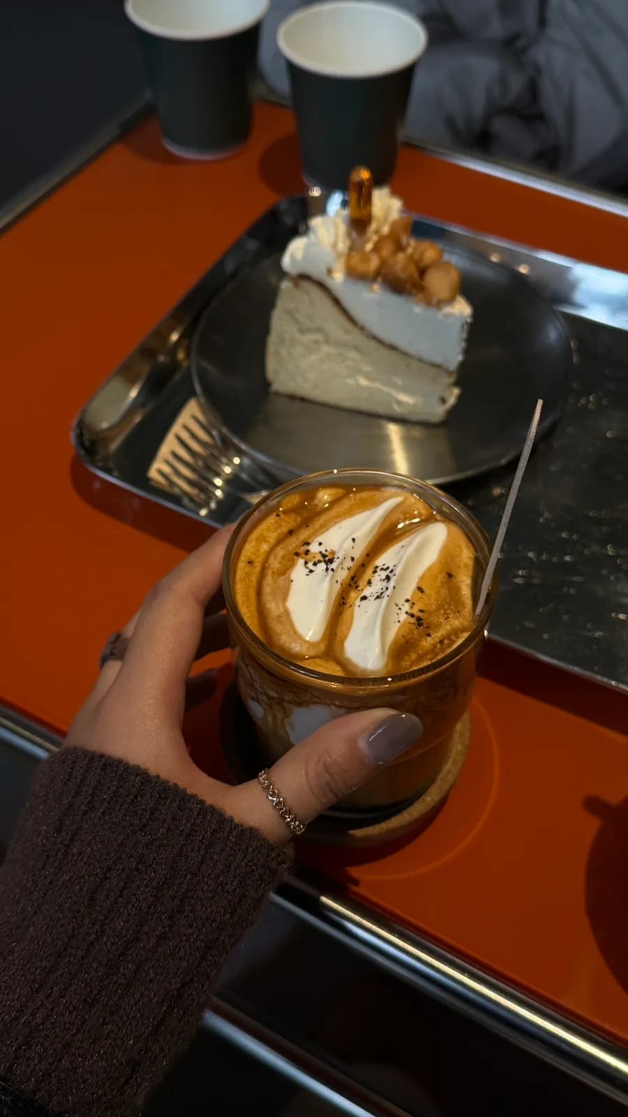 Helmut Coffee Roasters large cafe review near Sadang Station photo 11