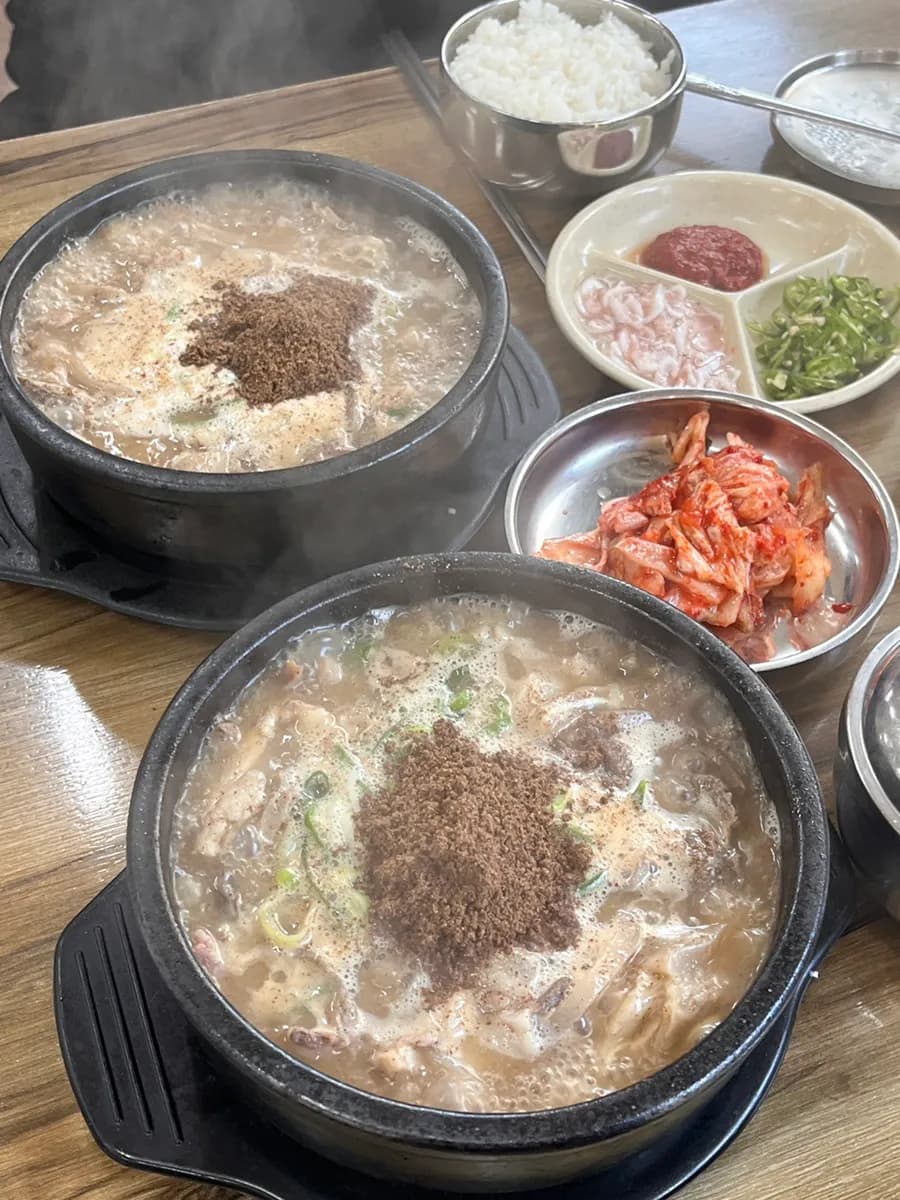 Foto 4 de la reseña de almuerzo en Manbok Sundaeguk, Bakdal-dong, Anyang