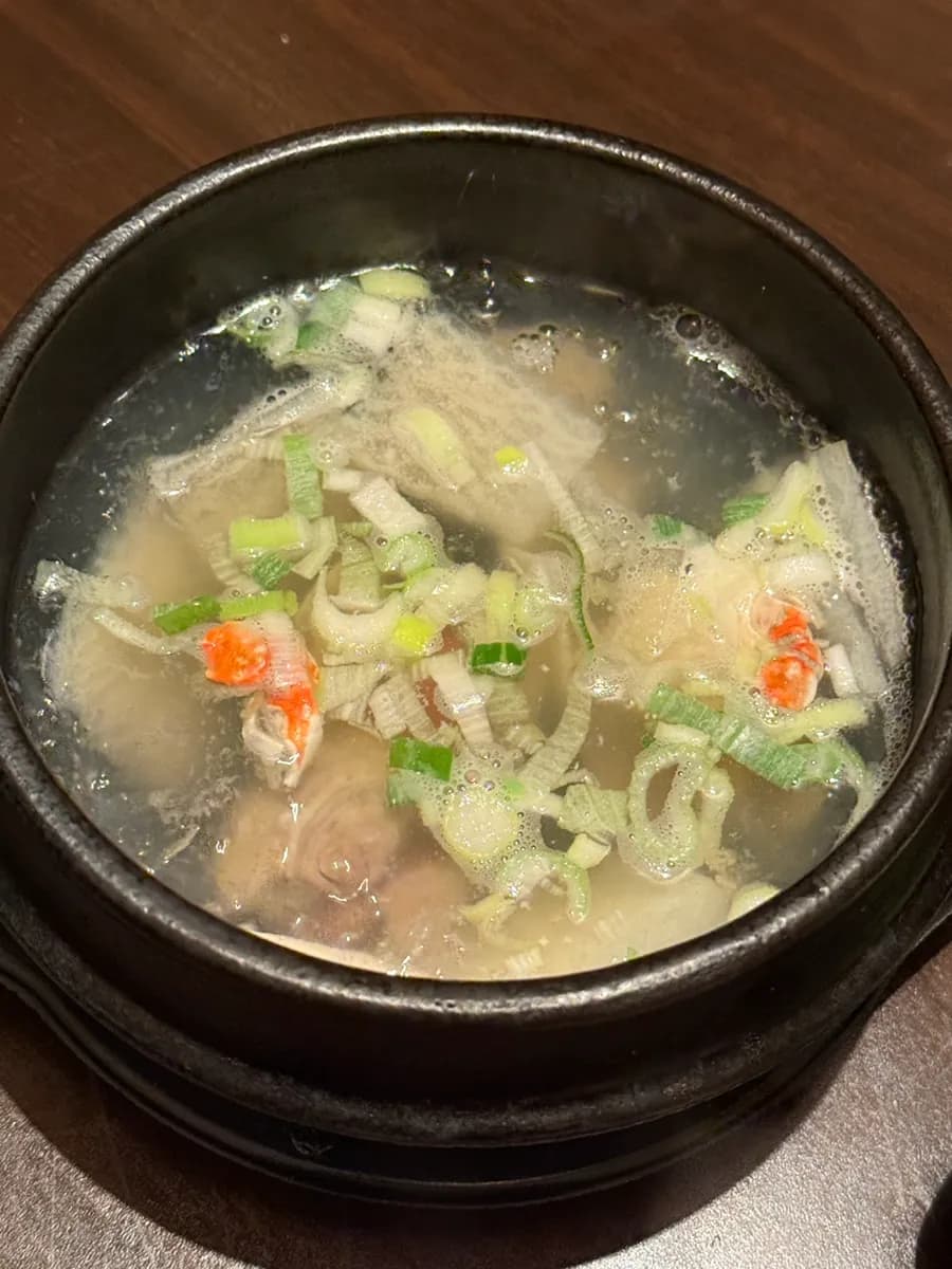Sopa de almejas en ttukbaegi para cerrar la comida