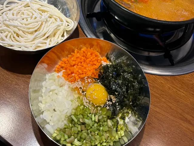 Larawan 2 ng review ng Cheongdo Minari Restaurant shabu-shabu at minari jeon sa Sanbon