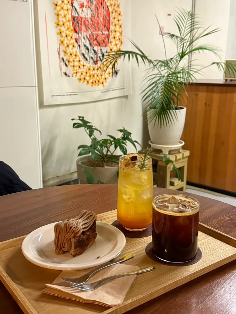 Cafetería ep.cake en Anyang Bakdal-dong con tarta, café y asientos amplios