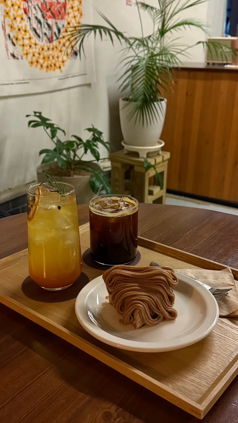 Cafetería ep.cake en Anyang Bakdal-dong con tarta, café y asientos amplios