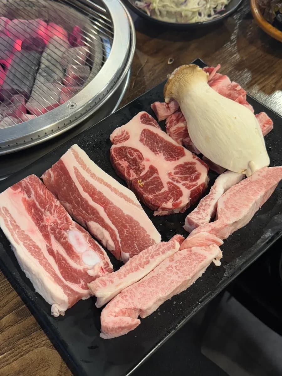 Chakhan Gogijip à Bakdal-dong, Anyang, restaurant de barbecue de porc ibérique