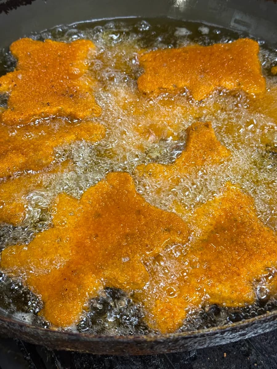 Dure Foods Bear Chicken Cutlet als Basis für das Pikachu-artige Hähnchenschnitzel