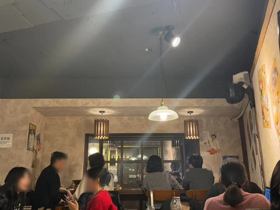Gaekgan gần ga Sadang với thịt bò sống, gimbap, lẩu và yukjeon