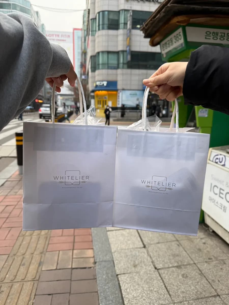 Whitelier Sanbon review bánh mì tươi với hương bơ và sandwich trứng