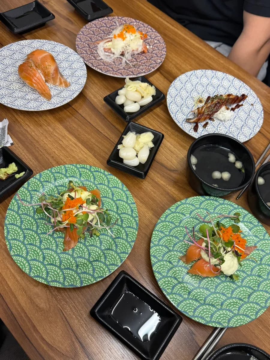 Oneul Sushi Sanbon: günstiges Förderband-Sushi am Ausgang 3 von Sanbon Station