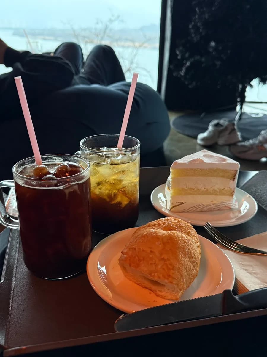 خبز النورونجي المميز في المقهى