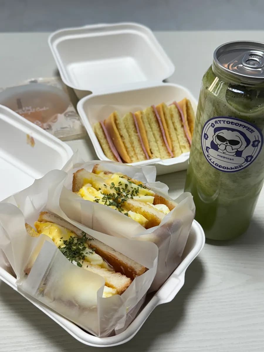 Ulasan dessert dan toast di Ato Coffee Bakdal, kafe 24 jam