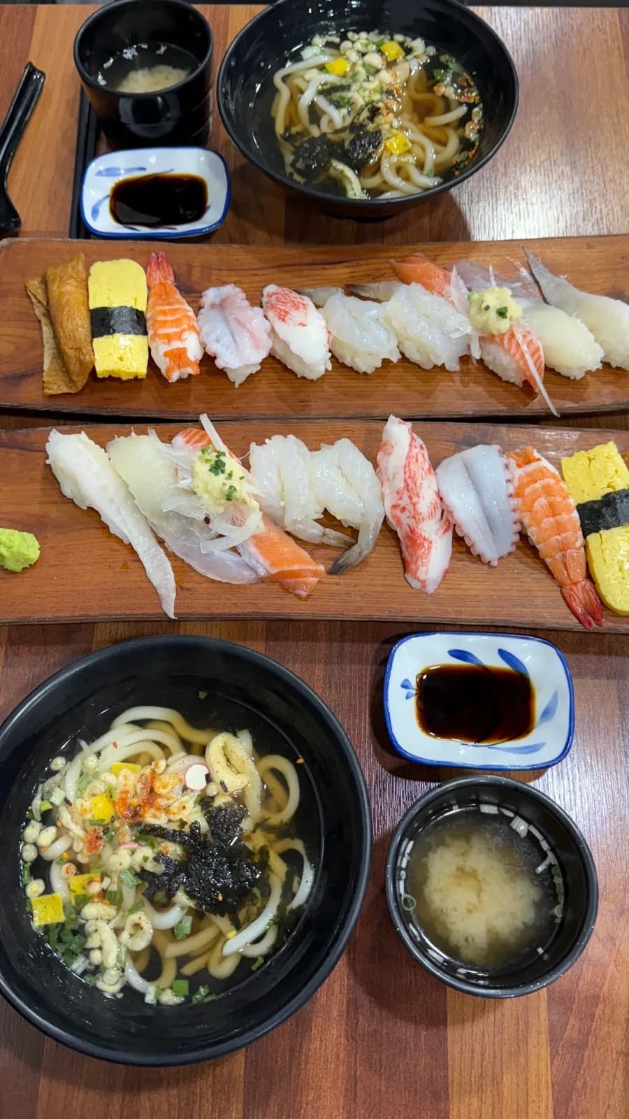 Set sushi campur dan udon di Sushi Story dekat Anyang 1st Street