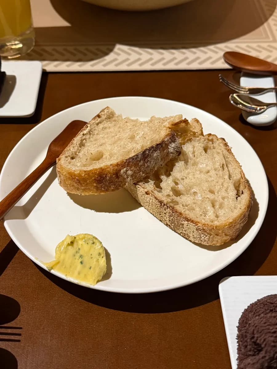 Sourdough ба lemon dill butter