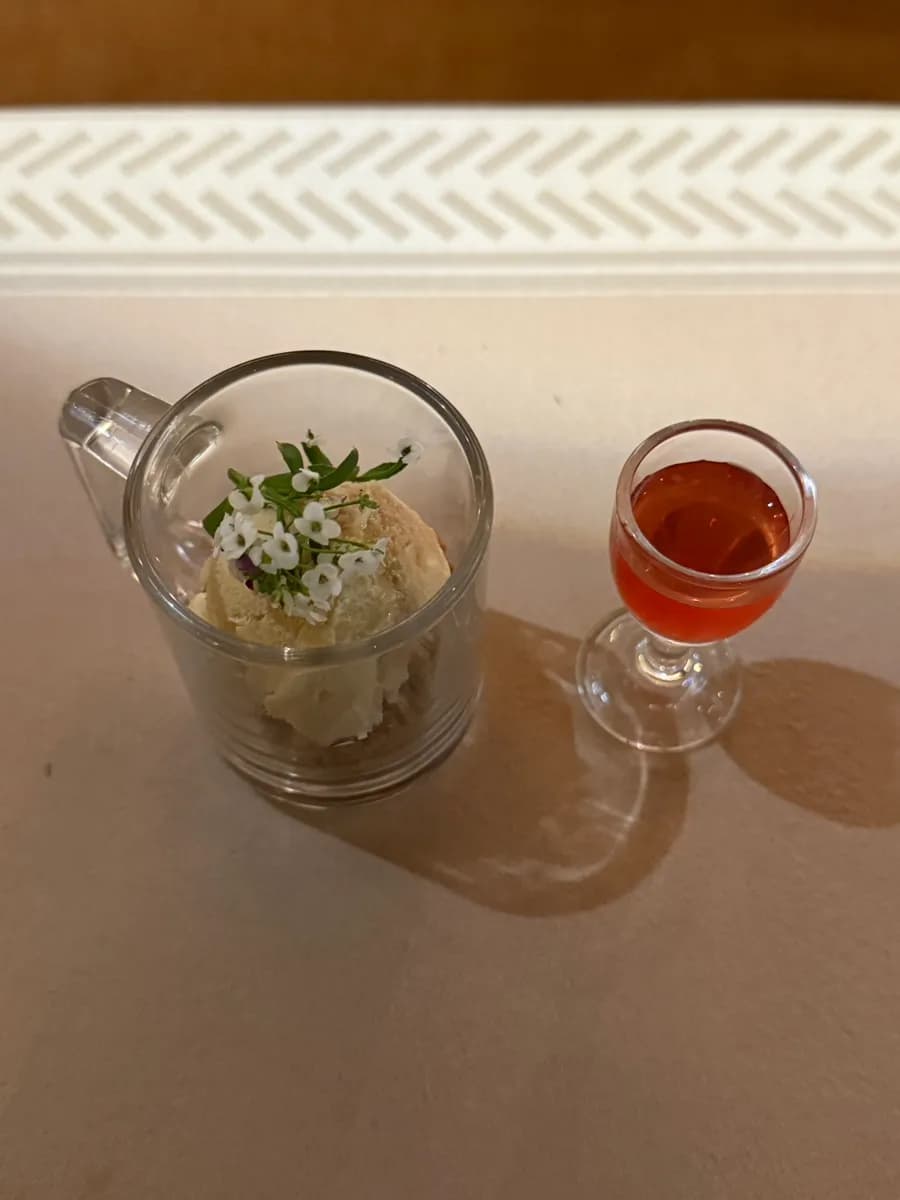 Burdock зайрмаг ба omija цай