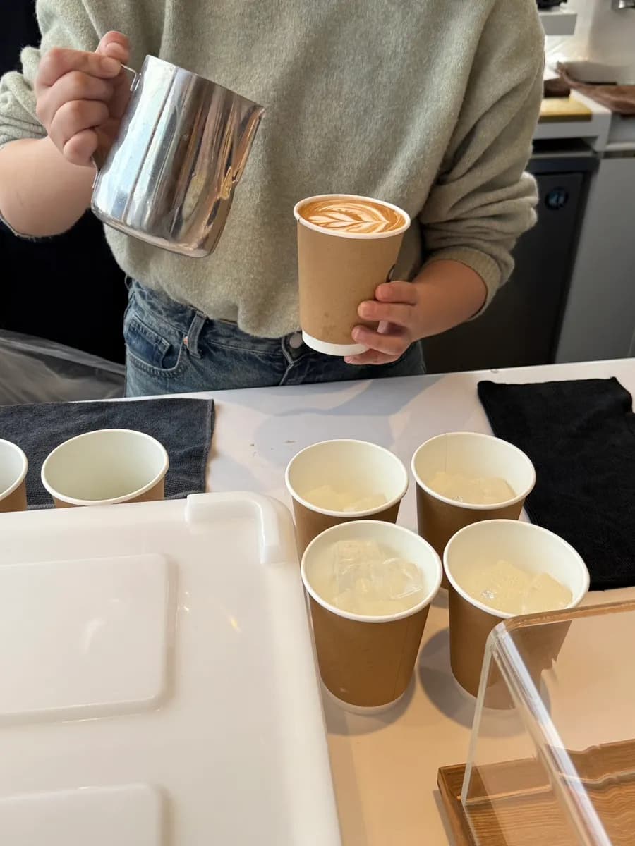 Paparan saiz cawan di Eung Coffee