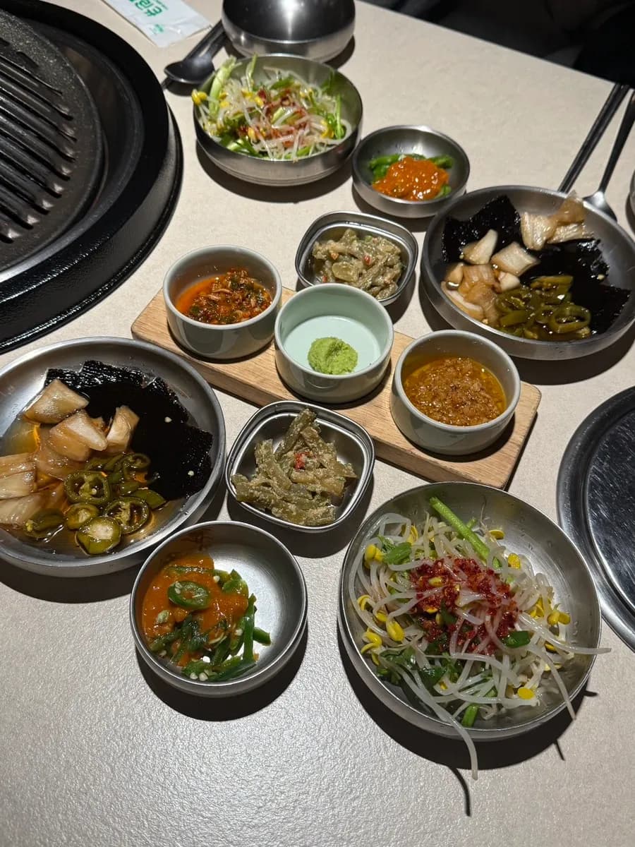 Catatan menu untuk Hanmari set, Pungmi samgyeopsal, mie minyak perilla, dan doenjang jjigae