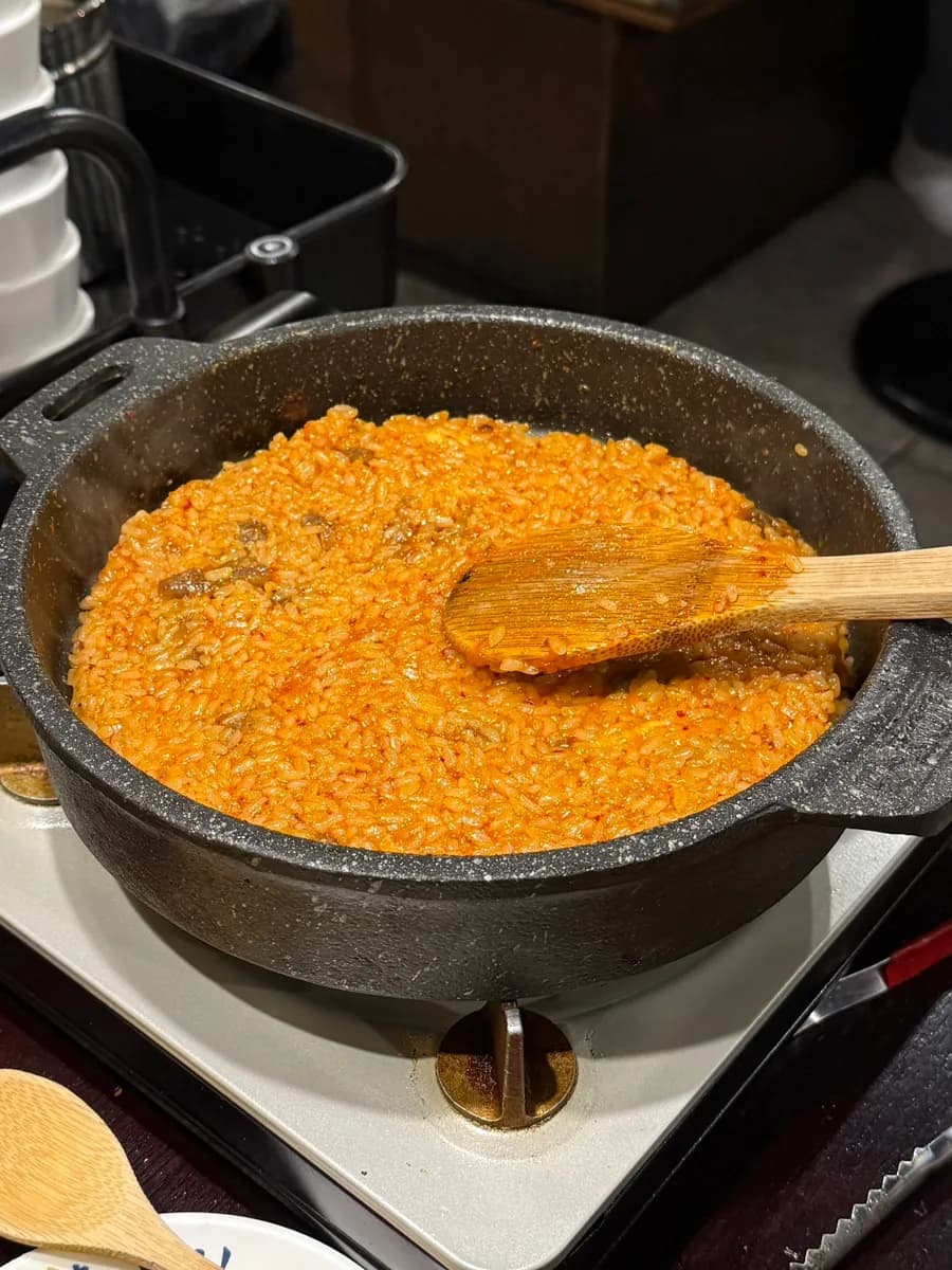 Arroz frito con queso y cuello de pollo en Parangsaeya